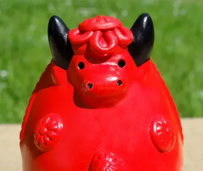 Taureau Décoration Rouge en Céramique — Miniatura 2