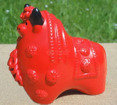 Taureau Décoration Rouge en Céramique — Miniatura 5