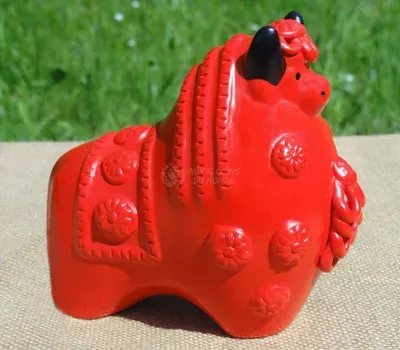 Taureau Décoration Rouge en Céramique — Miniatura 1