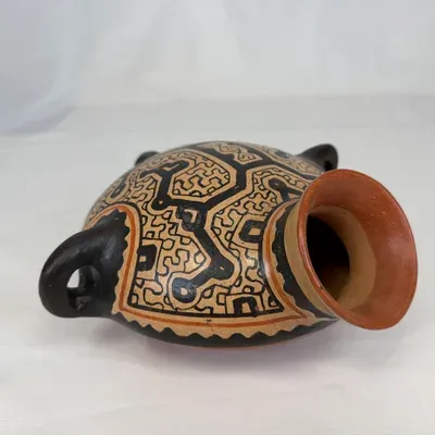 Vase Plat Manati Shipibo en Céramique — Miniature 2
