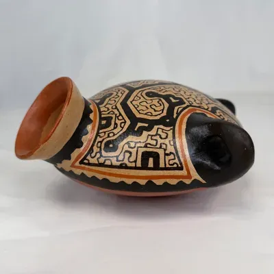 Vase Plat Manati Shipibo en Céramique — Miniature 6